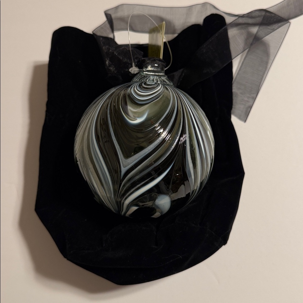 Kitras. Art Glass Feather Ball Ornament. Hand Blown. 4” diameter. Made in Canada - Picture 6 of 6